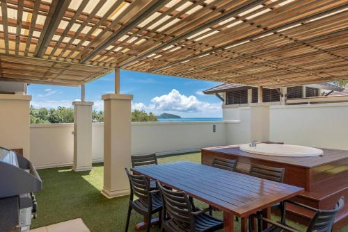 ‘Zami’ Penthouse Resort style Living at Temple in Palm Cove, Australia