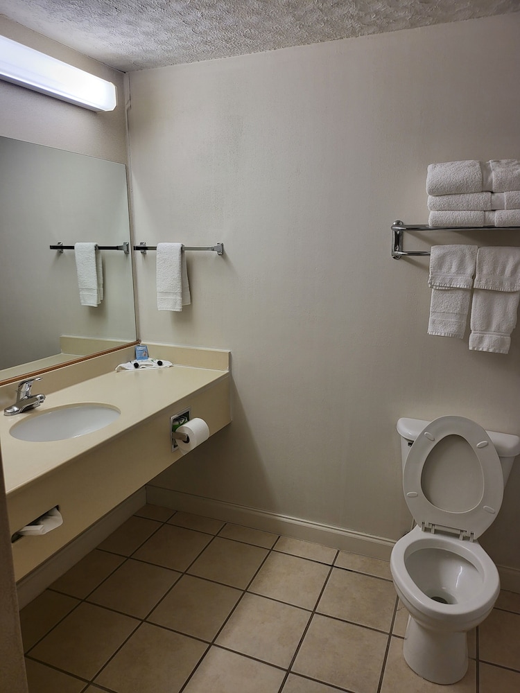 The Glenville Inn - photo 13
