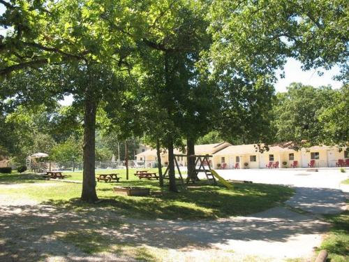 Happy Valley Lodge - photo 3