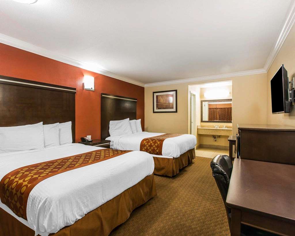 Rodeway Inn & Suites Corona - photo 14