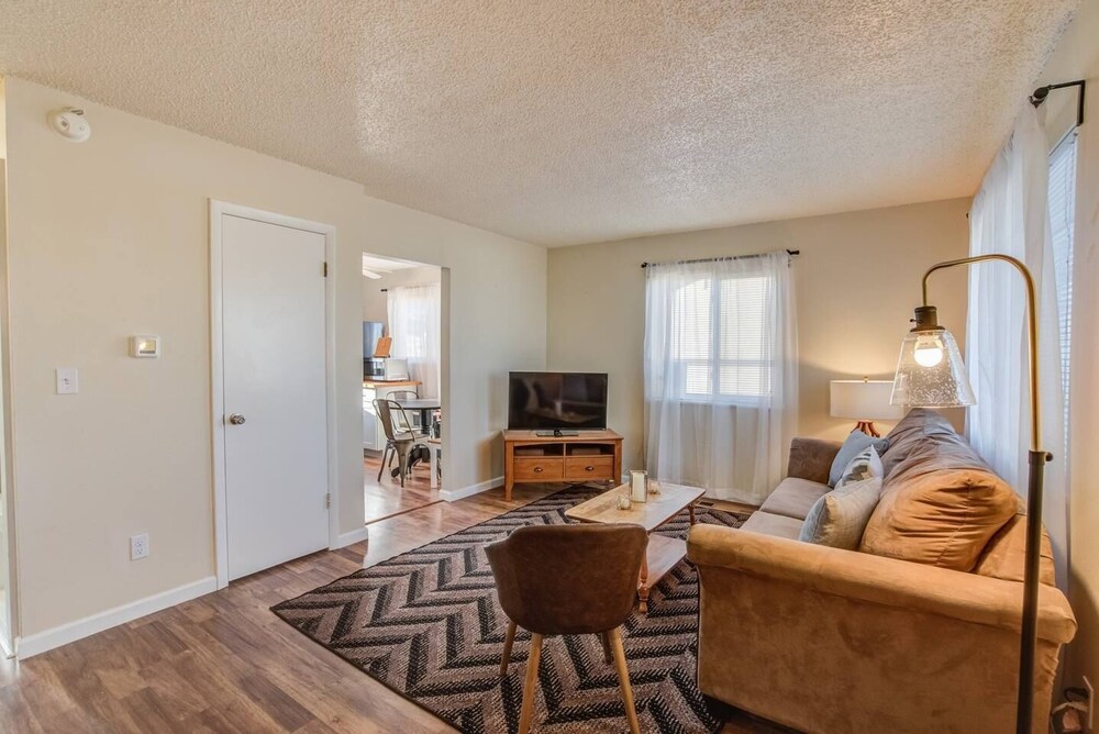 2BR Aptmt Parks Private Deck Mountain Views - photo 13