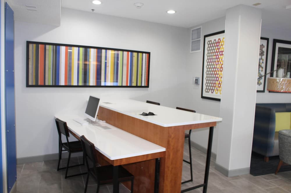 Holiday Inn Express & Suites Enterprise - photo 28