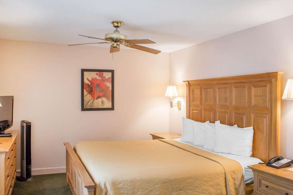 Econo Lodge Raleigh near Walnut Creek Amphitheatre - photo 53