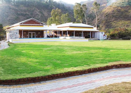 Four Banyans Spirit Nature Resort — Raipur