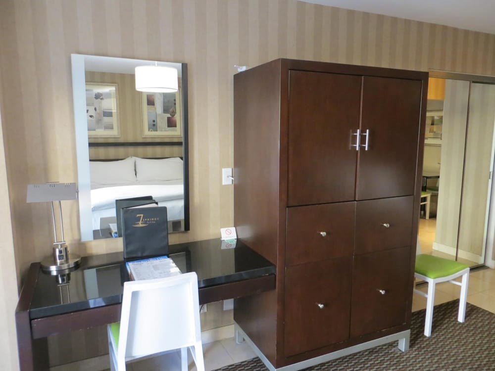 7 Springs Inn & Suites - photo 14