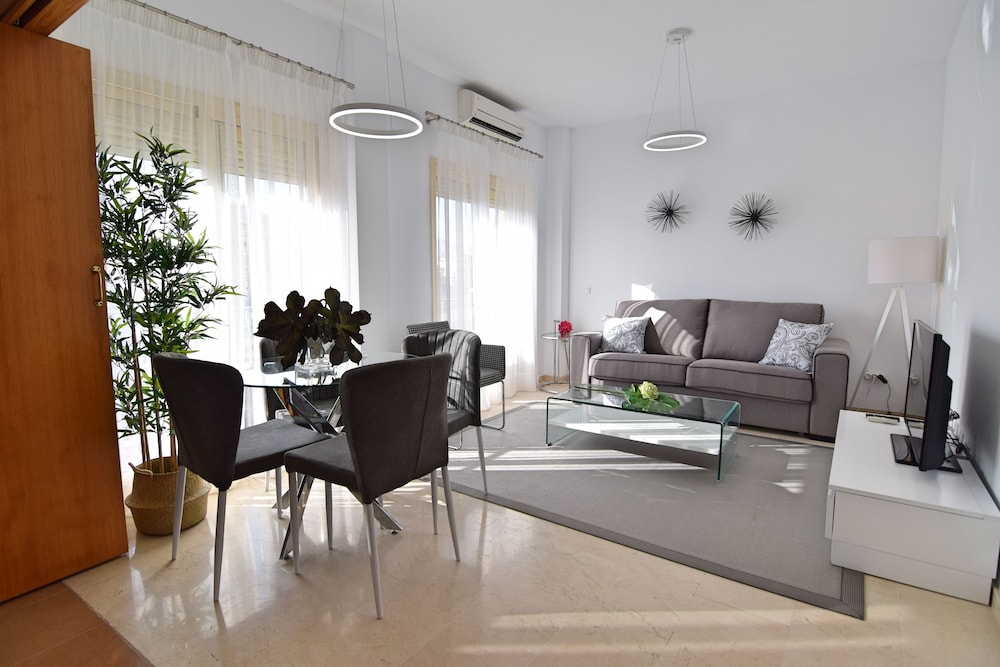 San Rafael 2 Apartments — 4-Star Luxury Hotel in Malaga, Spain