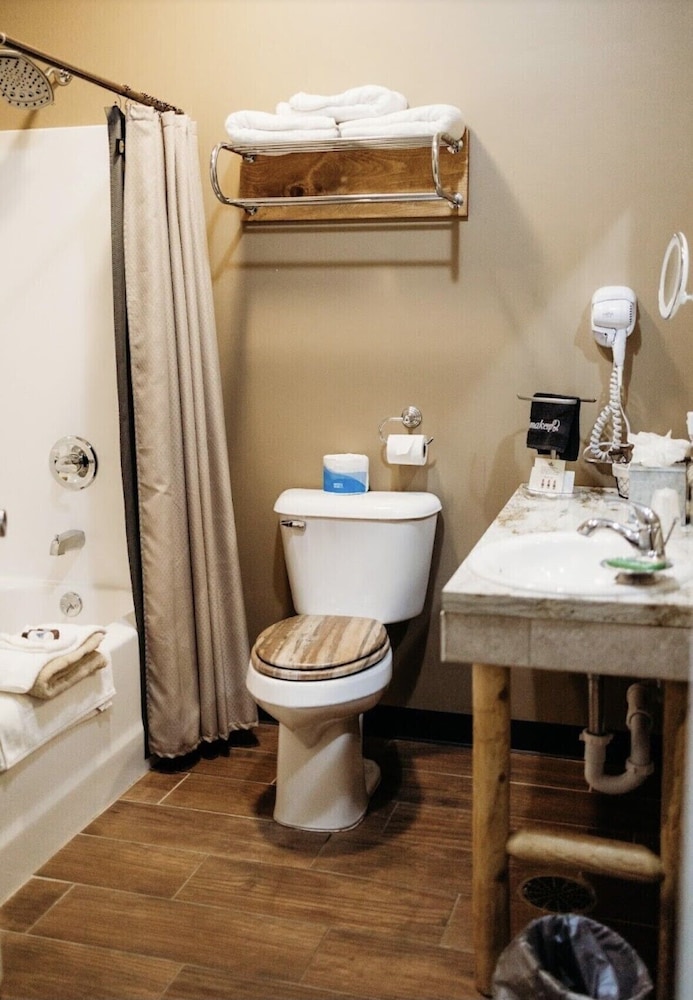 Big Horse Inn and Suites - photo 14