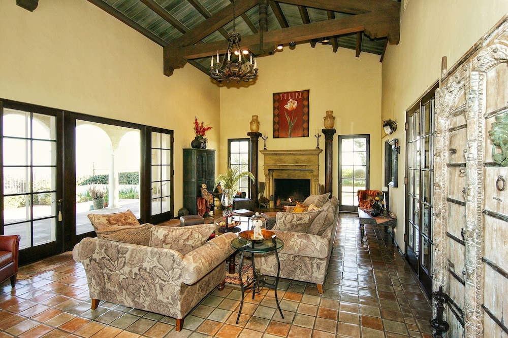 The Patrician Hollywood Universal — 4-Star Luxury Hotel in Pasadena, United States