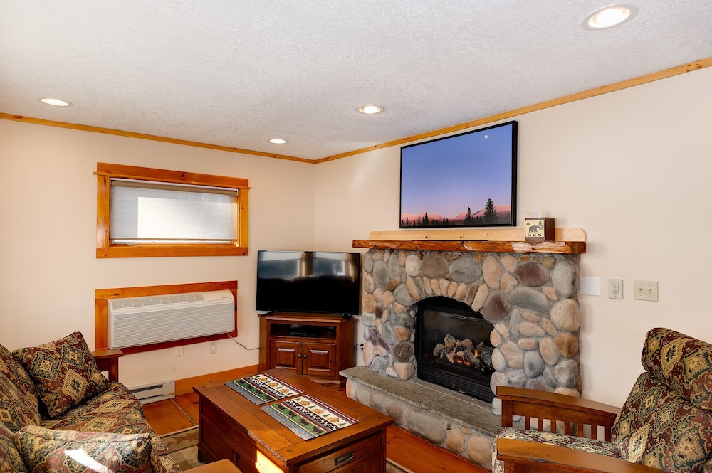Cobble Mountain Lodge - photo 16