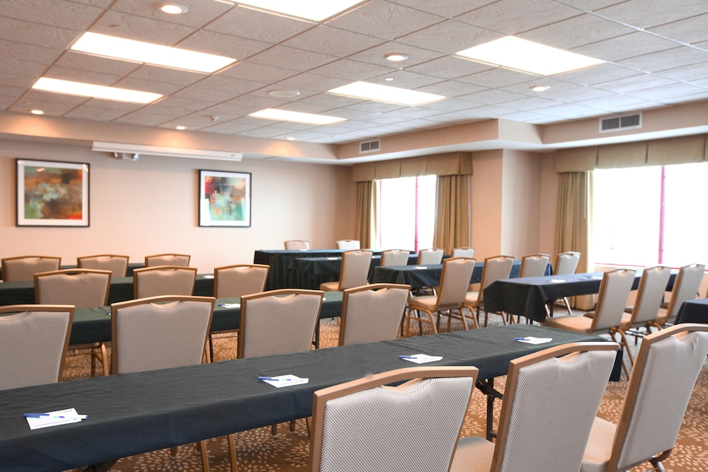 Holiday Inn Express Hotel & Suites Olathe North by IHG - photo 53