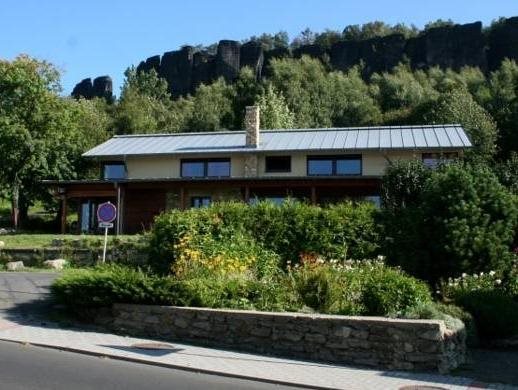 Refugio - carbon neutral hotel in Libouchec
