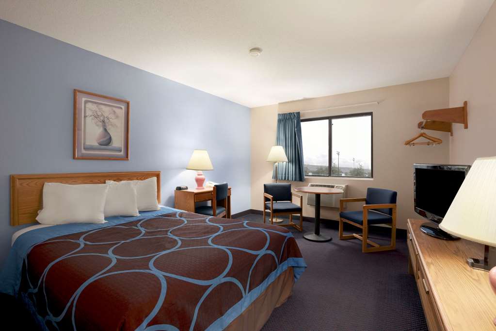 Super 8 by Wyndham Cromwell Middletown - photo 23