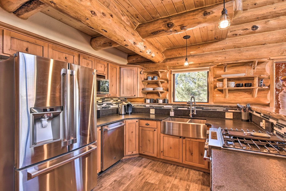 Riverfront Retreat with Hot Tub Fish and Hike — hotel in Buena Vista