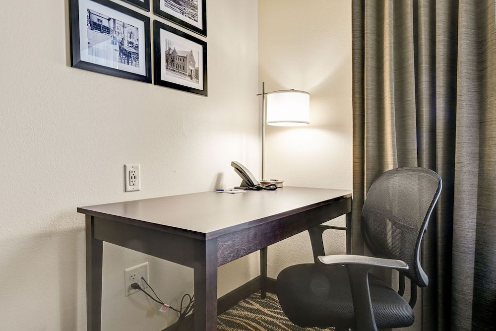 Cobblestone Hotel & Suites Mosinee - photo 42