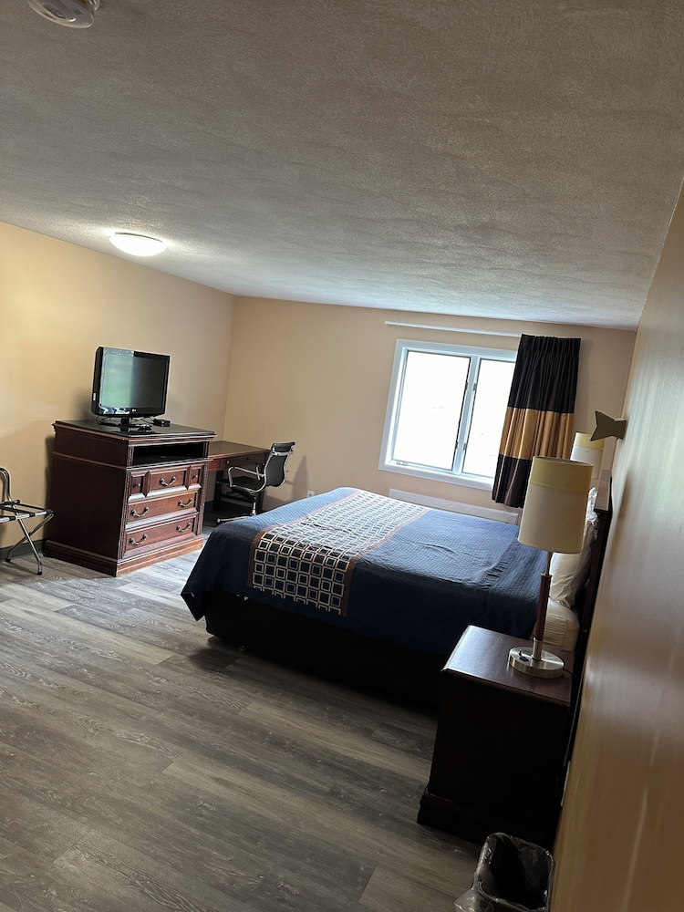 Wickford Motor Inn - photo 7