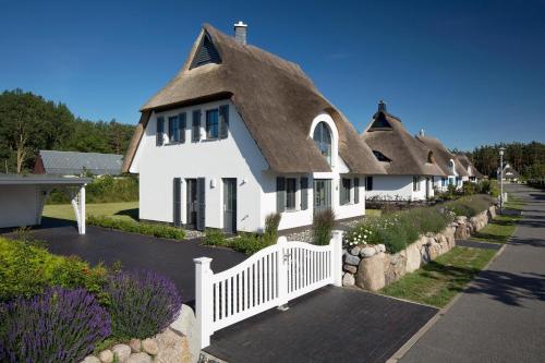 Ferienhaus Schilfrohrsaenger 6 — 4-Star Luxury Hotel in Zingst, Germany