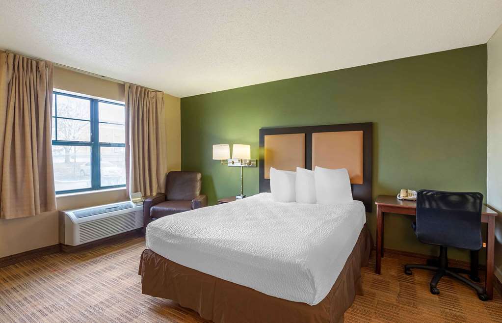 Extended Stay America Suites Chicago Woodfield Mall - photo 11