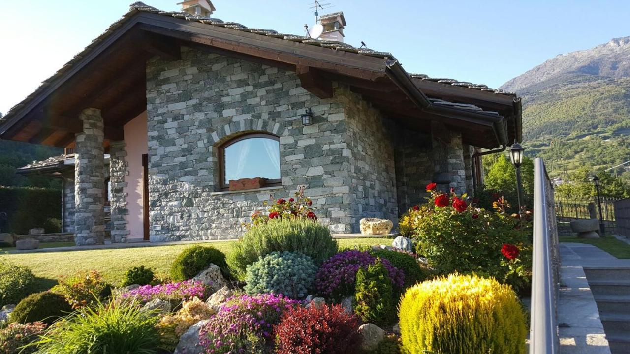 Appartamento Fleur Des Neiges — 4-Star Luxury Hotel in Aosta, Italy