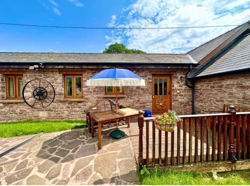 Rural Stone Barn With Log Burner Tranquil Setting — Usk