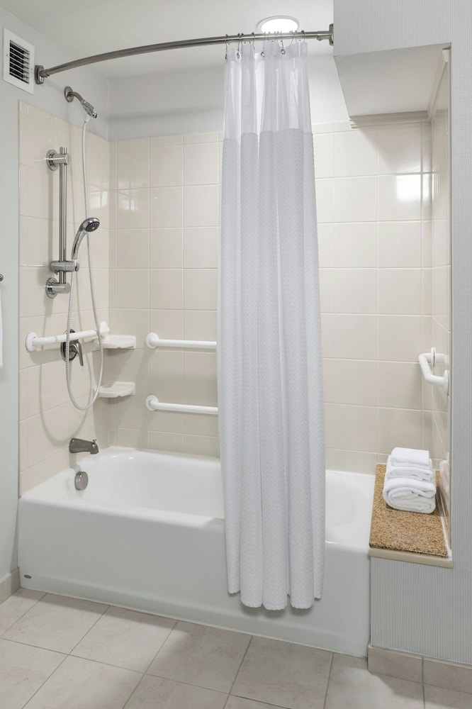 Courtyard by Marriott Portland Airport - photo 25