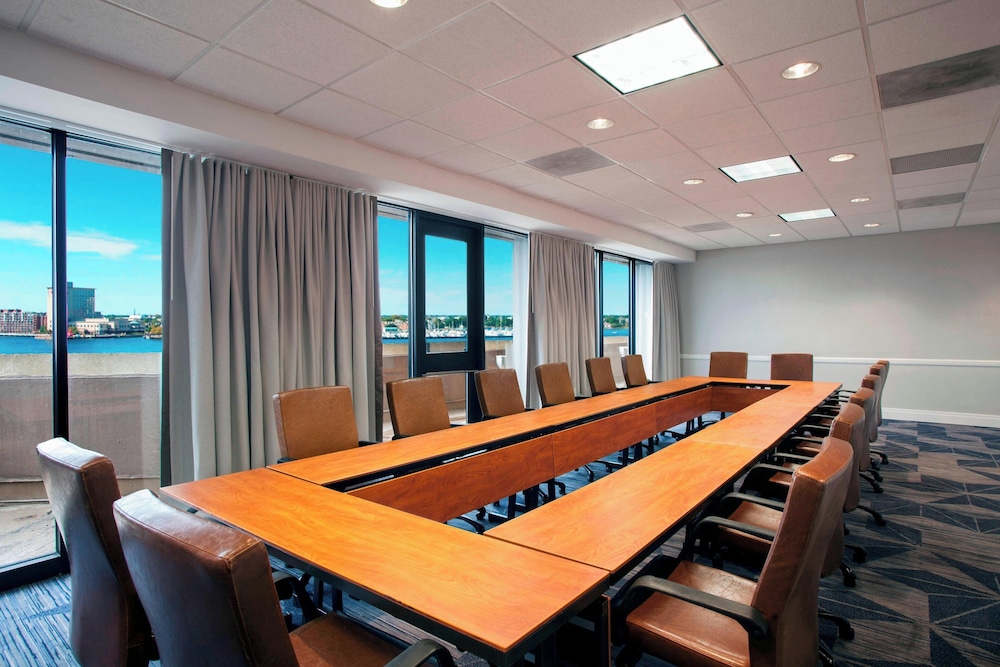 Sheraton Norfolk Waterside Hotel - photo 36