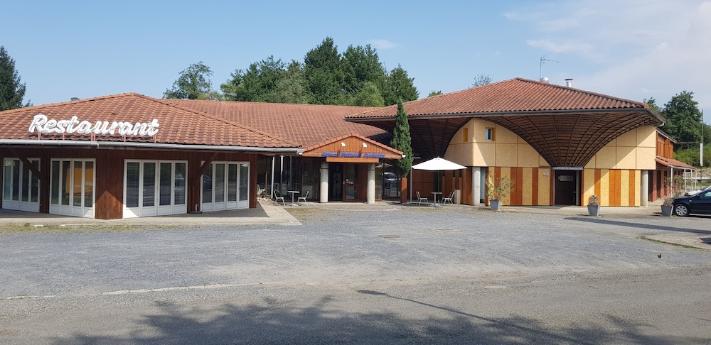 Hotel Eco Logis Bellevue Pyrénées pet-friendly hotel Semeac