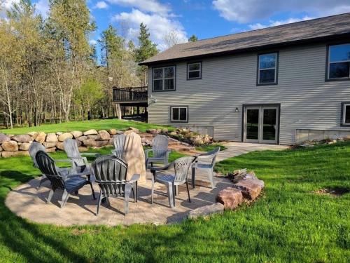 Eagle Trail Escape - carbon neutral hotel in Unknown City