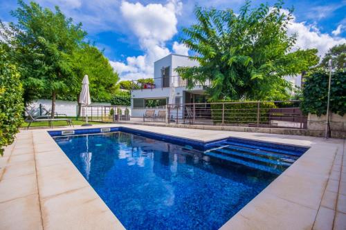 Ideal Property Mallorca Casa Francina — 4-Star Luxury Hotel in Muro, Spain