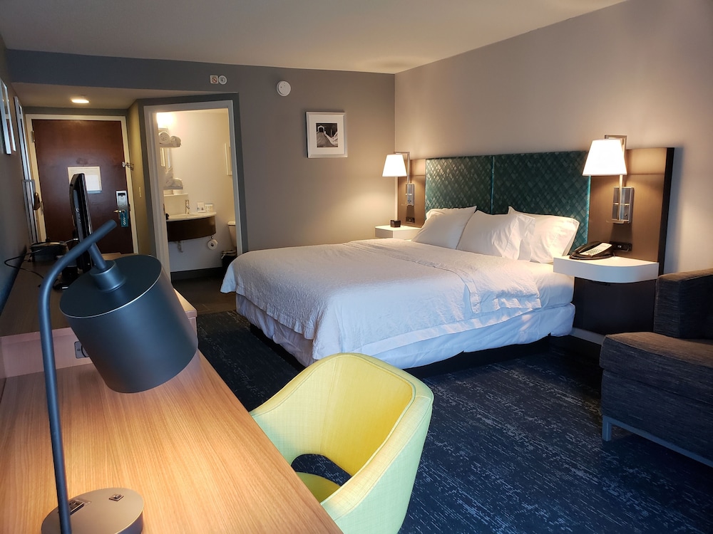 Hampton Inn & Suites Newtown - photo 14