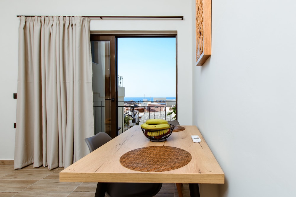 Krinis houses next the old harbour — 4-Star Luxury Hotel in Chania, Greece
