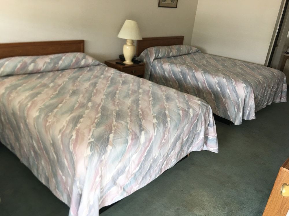 Flag's West Motel - photo 13