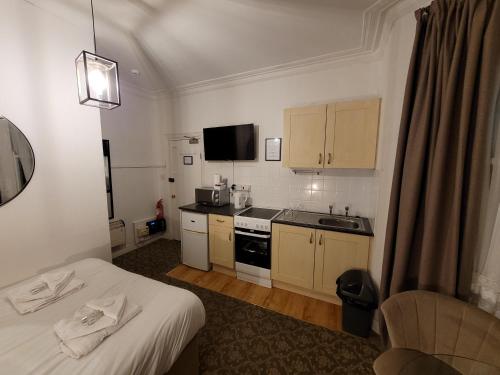 Seaside ground floor flat WIFI & FREE parking