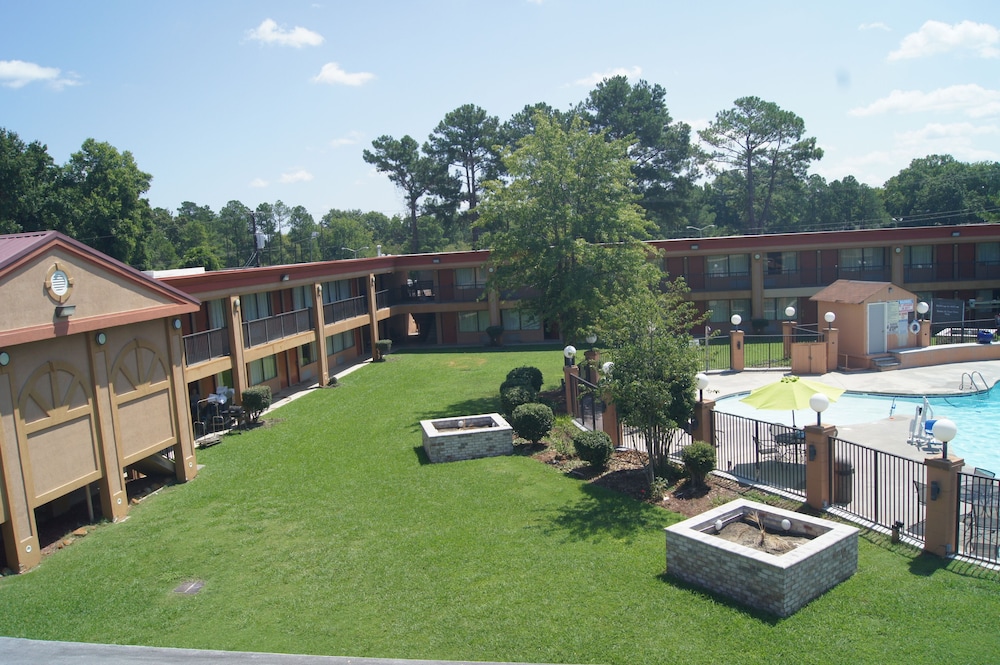 Days Inn by Wyndham Durham Near Duke University - photo 79