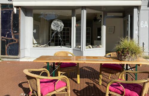 B&B de Kunstpraktijk — 4-Star Luxury Hotel in Veldhoven, Netherlands