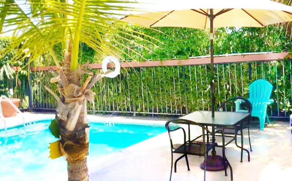 Palm Breeze Hotel - photo 25