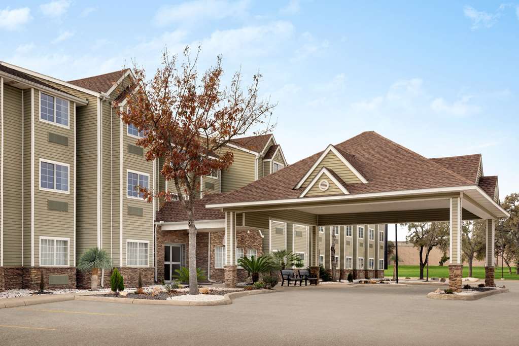 Super 8 by Wyndham San Antonio Airport North - photo 3