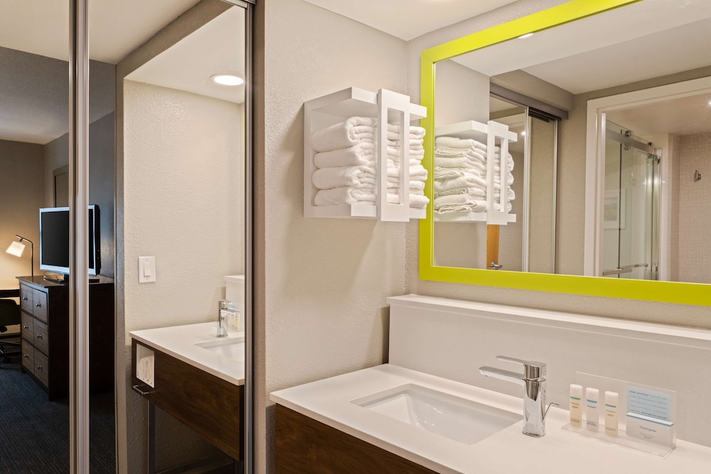 Hampton Inn & Suites Fort Myers Beach Sanibel Gateway - photo 23