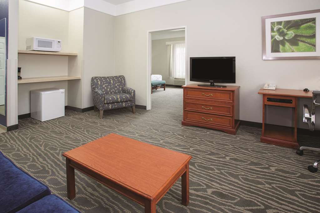 La Quinta Inn & Suites by Wyndham Gallup - photo 50