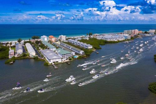 The Beach Oasis in Indian Shores FL — 4-Star Luxury Hotel in Indian Shores, United States