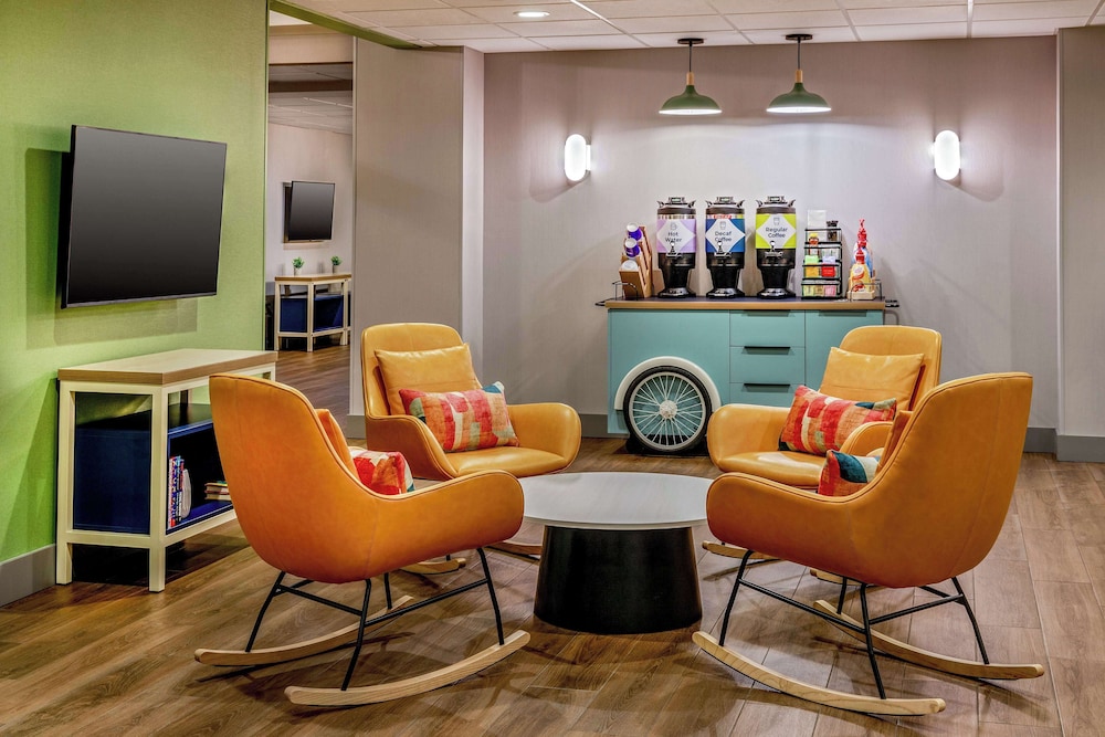 Spark by Hilton Denver International Airport - photo 2