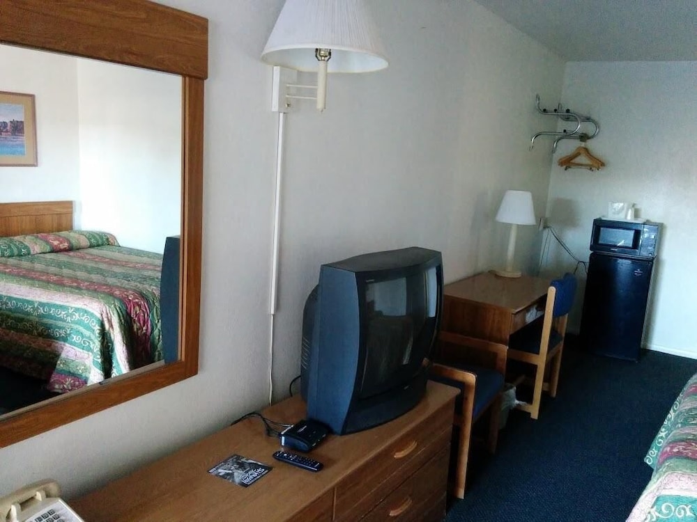 Economy Inn Safford - photo 7