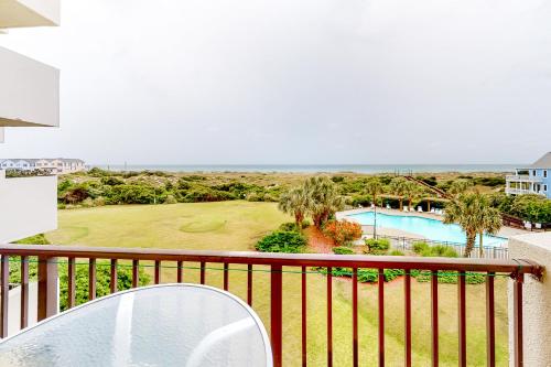 Inviting ocean view condo with balcony pool tennis central AC & W D — 4-Star Luxury Hotel in Atlantic Beach, United States