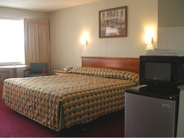 Red Carpet Inn Virgina Beach - photo 12