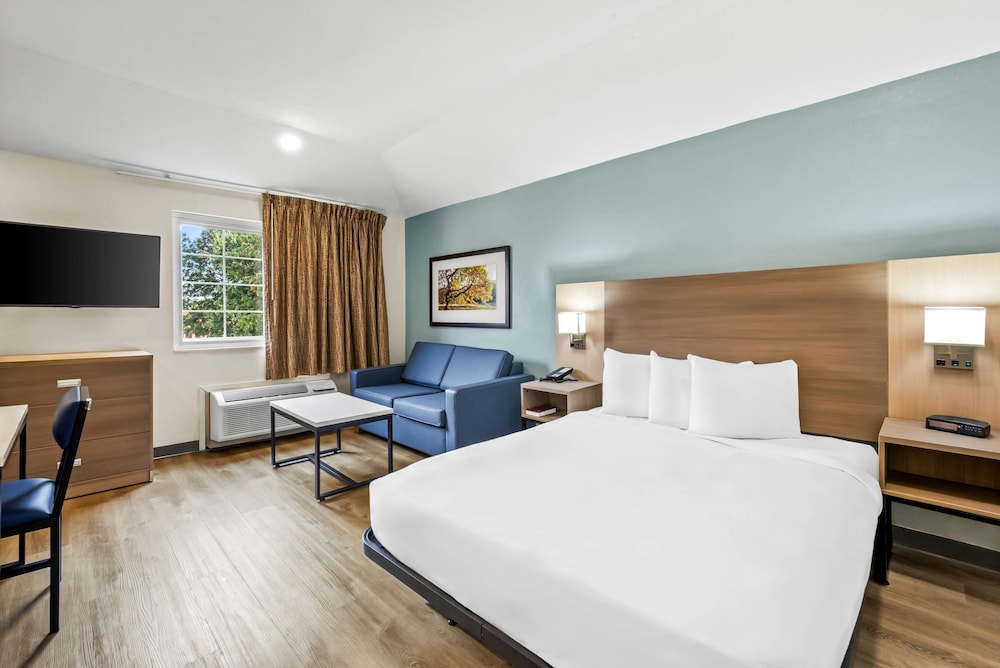 MainStay Suites Raleigh North - photo 28