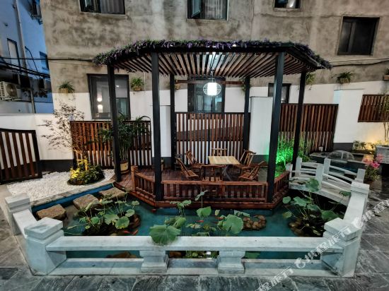 Chongdugou central district Yunshuya residents stay. in Luanchuan Chengguanzhen, People's Republic of China