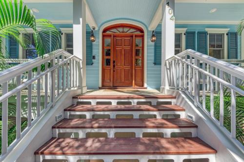 Banyan Beach 104 Beach Ave in Anna Maria, United States