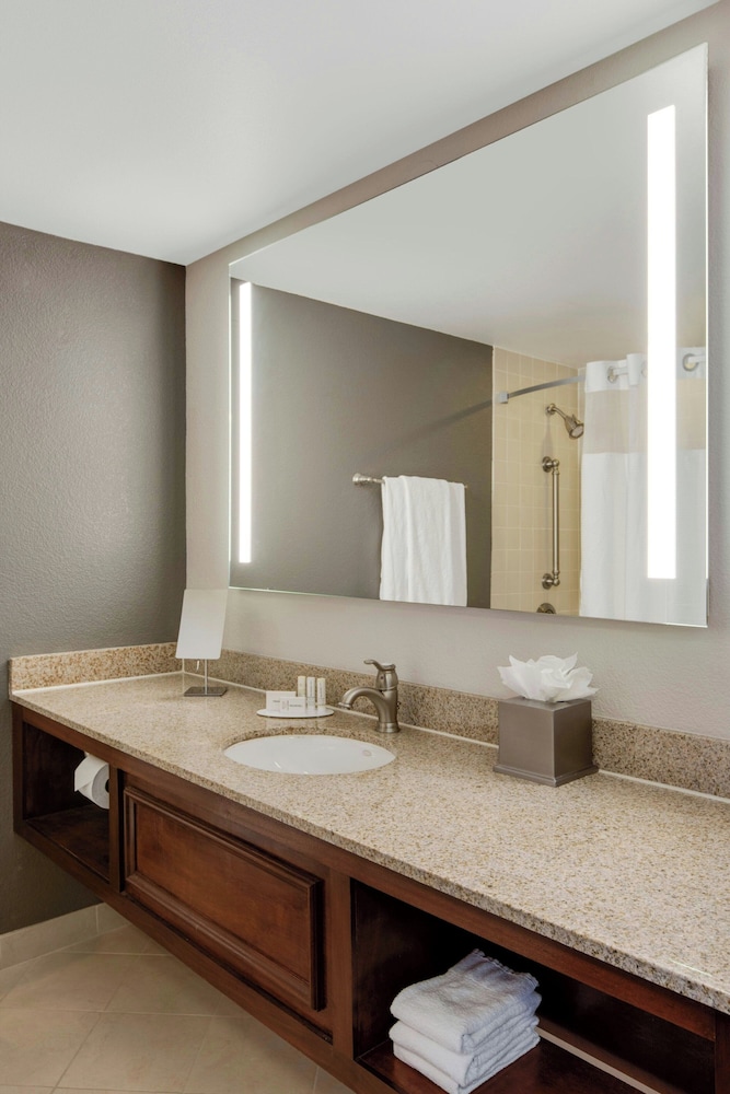 Courtyard by Marriott Boston Logan Airport - photo 25