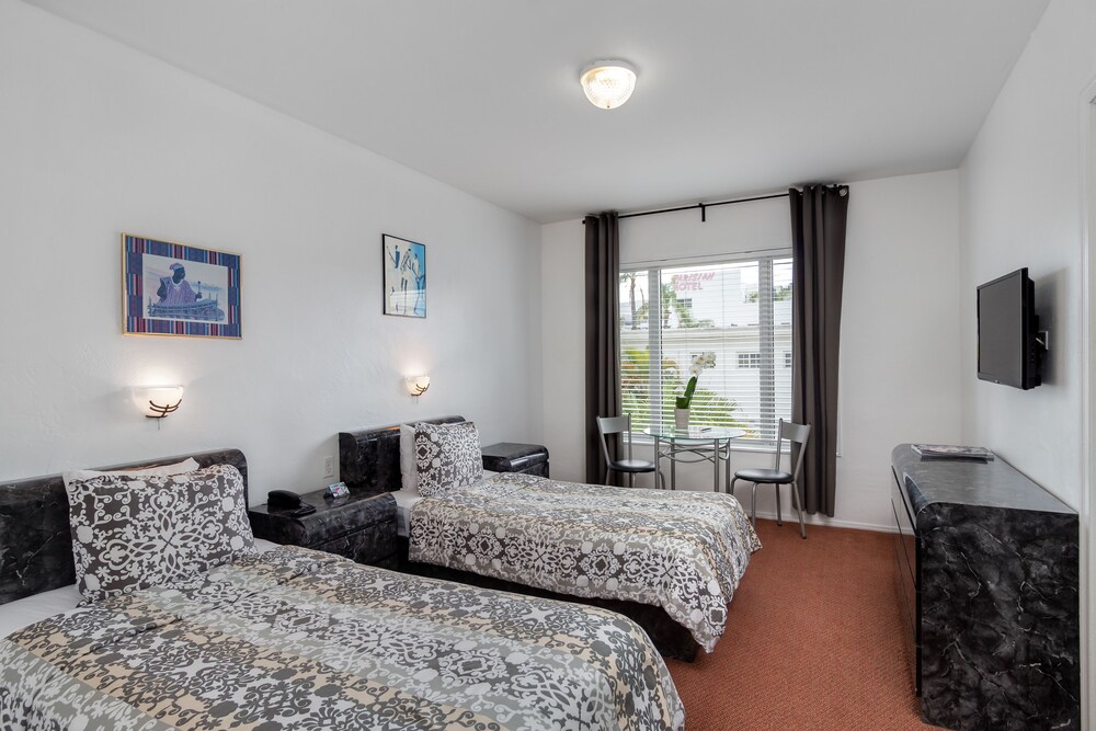 Tropics Hotel and Hostels - photo 17