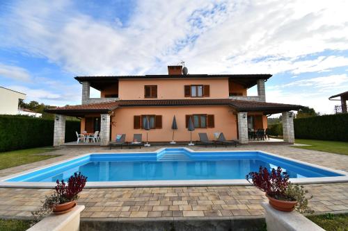 Apartment Nina — 4-Star Luxury Hotel in Porec, Croatia