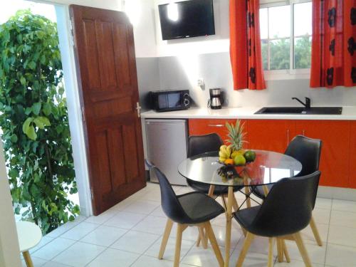 Chaleureuse maison au Moule avec piscine partagée — 4-Star Luxury Hotel in Le Moule, Guadeloupe